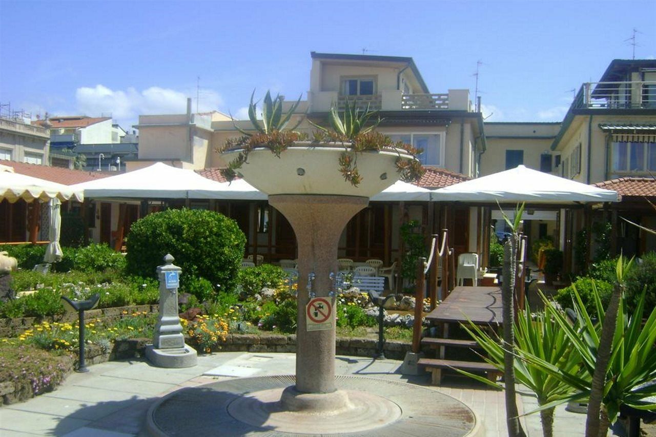 Hotel La Petite Maison Viareggio Exterior foto